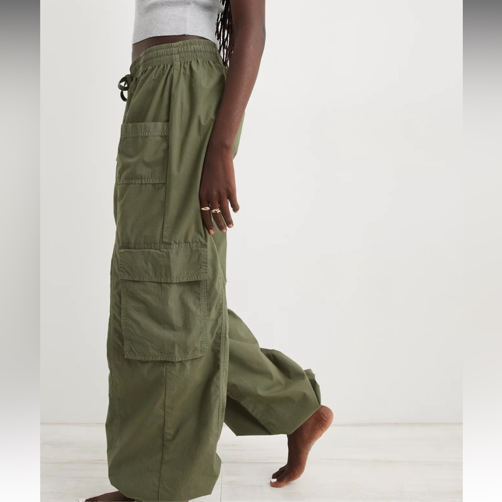 NWT Aerie Baggy Cargo Pants - Olive Green XS